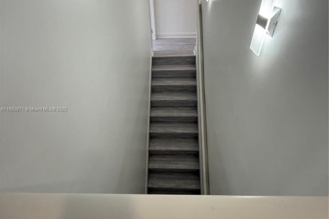 Снять в аренду таунхаус в Хомстед, Флорида 4 спальни, 133.22м2, № 1945446 - фото 18