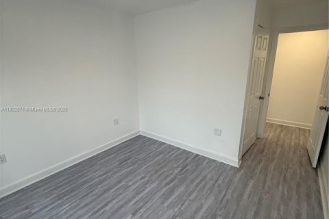 Снять в аренду таунхаус в Хомстед, Флорида 4 спальни, 133.22м2, № 1945446 - фото 19