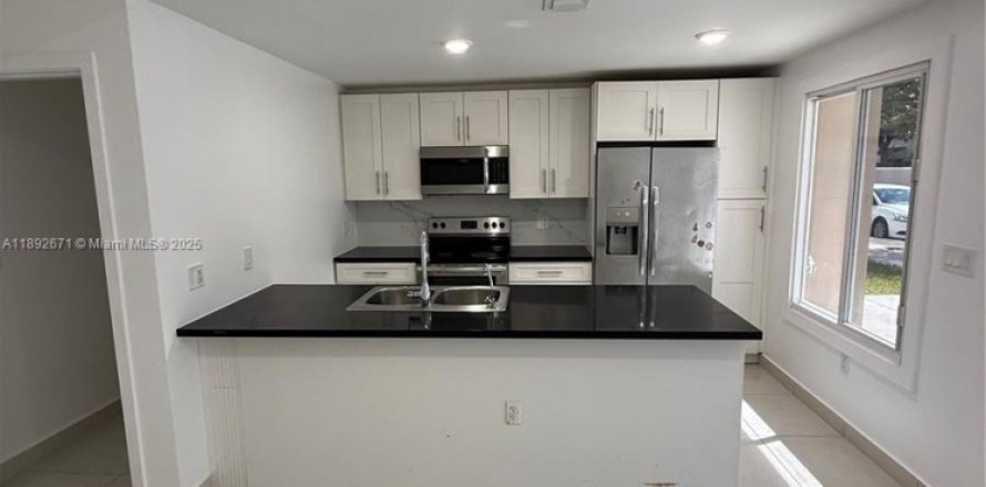 Таунхаус в Хомстед, Флорида 4 спальни, 133.22м2 № 1945446