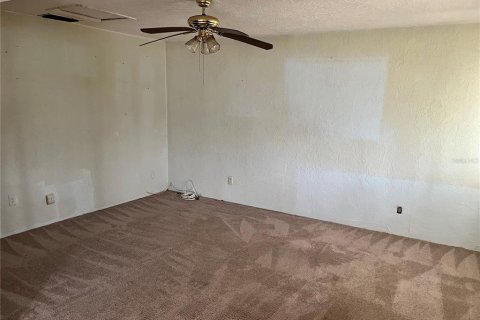House in Pinellas Park, Florida 3 bedrooms, 127.09 sq.m. № 1912596 - photo 6