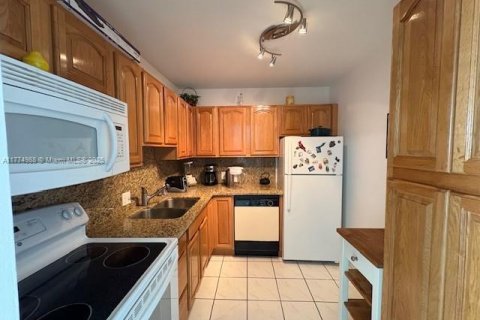 Condo in Aventura, Florida, 2 bedrooms  № 1998401 - photo 12