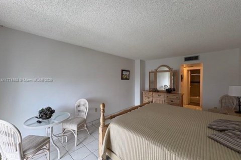 Condo in Aventura, Florida, 2 bedrooms  № 1998401 - photo 17