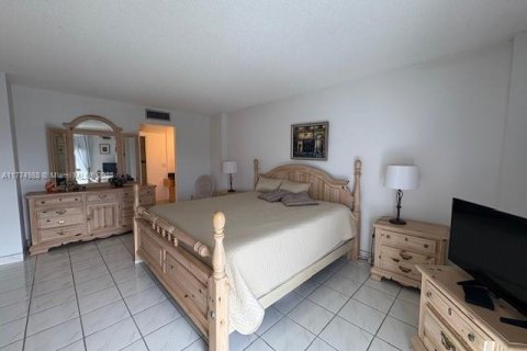 Condo in Aventura, Florida, 2 bedrooms  № 1998401 - photo 19