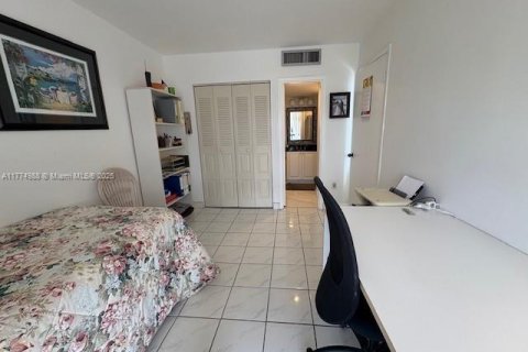 Condo in Aventura, Florida, 2 bedrooms  № 1998401 - photo 26