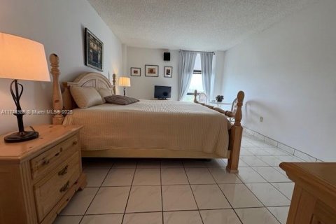 Condo in Aventura, Florida, 2 bedrooms  № 1998401 - photo 20