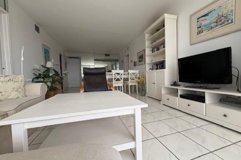 Condo in Aventura, Florida, 2 bedrooms  № 1998401 - photo 7