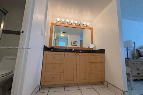 Condo in Aventura, Florida, 2 bedrooms  № 1998401 - photo 22