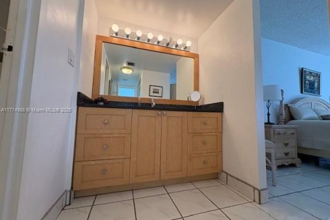 Condo in Aventura, Florida, 2 bedrooms  № 1998401 - photo 23