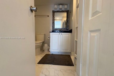 Condo in Aventura, Florida, 2 bedrooms  № 1998401 - photo 28