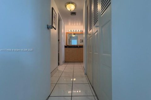 Condo in Aventura, Florida, 2 bedrooms  № 1998401 - photo 21