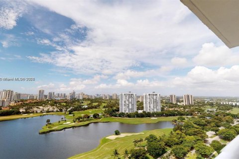 Condo in Aventura, Florida, 2 bedrooms  № 1998401 - photo 11