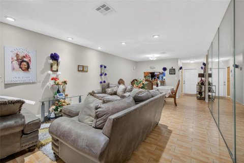 Casa en venta en West Palm Beach, Florida, 3 dormitorios, 159.98 m2 № 1826105 - foto 7