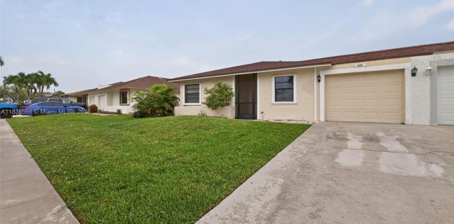 Casa en West Palm Beach, Florida 3 dormitorios, 159.98 m2 № 1826105