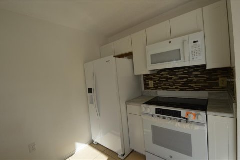 House in Kissimmee, Florida 3 bedrooms, 125.05 sq.m. № 2096995 - photo 14