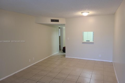Снять в аренду кондоминиум в Тамарак, Флорида 1 спальня, 69.68м2, № 2004248 - фото 4