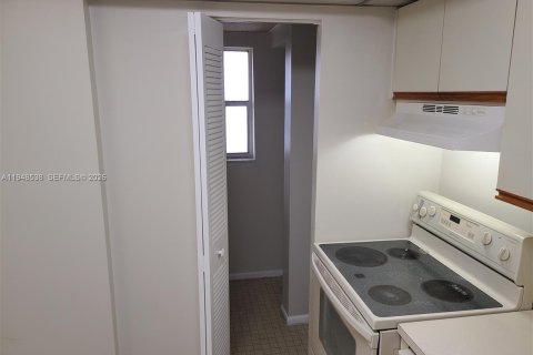 Снять в аренду кондоминиум в Тамарак, Флорида 1 спальня, 69.68м2, № 2004248 - фото 5