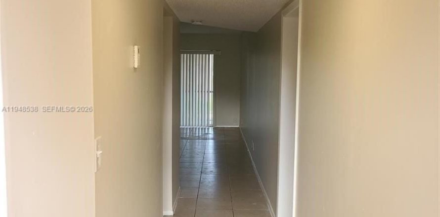 Кондоминиум с 1 спальней в Тамарак, Флорида № 2004248