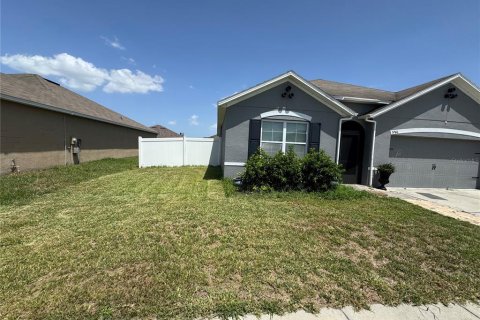 House in Winter Haven, Florida 4 bedrooms, 172.05 sq.m. № 2198223 - photo 2