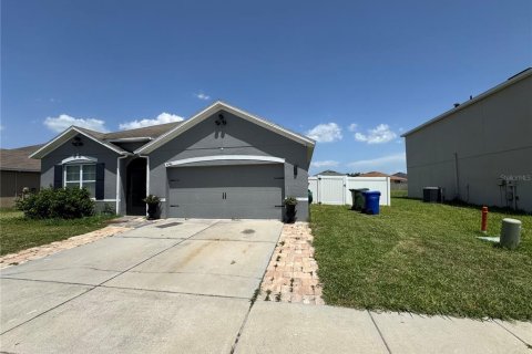 House in Winter Haven, Florida 4 bedrooms, 172.05 sq.m. № 2198223 - photo 3
