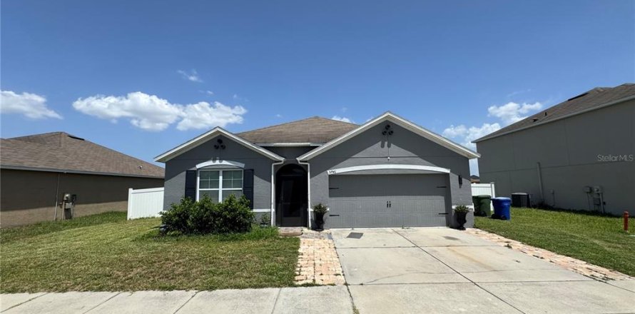 House in Winter Haven, Florida 4 bedrooms, 172.05 sq.m. № 2198223