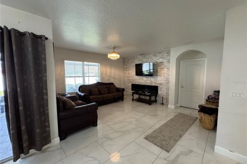 House in Winter Haven, Florida 4 bedrooms, 172.05 sq.m. № 2198223 - photo 4