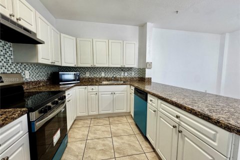 Copropriété à louer à Hialeah, Floride: 3 chambres, 122.17 m2 № 2390520 - photo 4