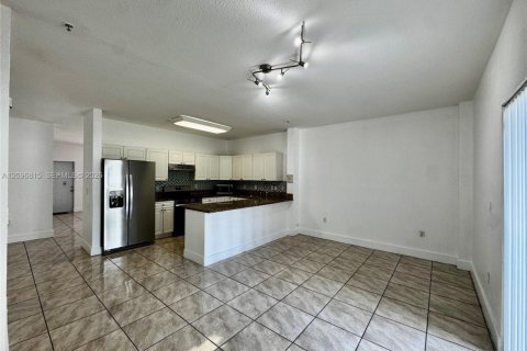 Copropriété à louer à Hialeah, Floride: 3 chambres, 122.17 m2 № 2390520 - photo 2