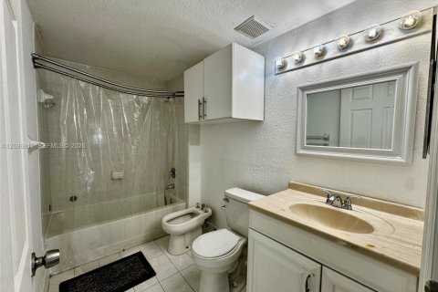 Copropriété à louer à Hialeah, Floride: 3 chambres, 122.17 m2 № 2390520 - photo 8
