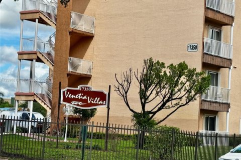 Condo à Hialeah, Floride, 3 chambres  № 2390520