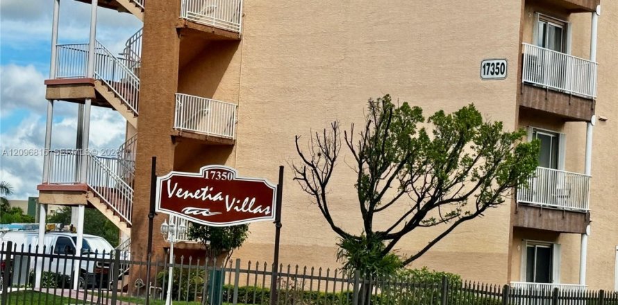 Condo à Hialeah, Floride, 3 chambres № 2390520