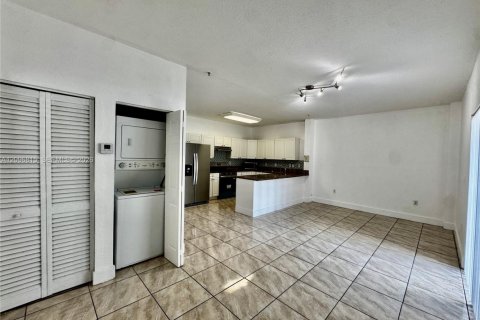 Copropriété à louer à Hialeah, Floride: 3 chambres, 122.17 m2 № 2390520 - photo 6