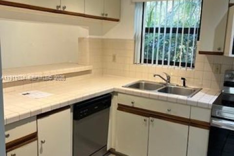 Condo in Key Biscayne, Florida, 1 bedroom  № 2018935 - photo 4