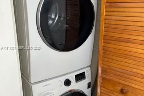 Condo in Key Biscayne, Florida, 1 bedroom  № 2018935 - photo 13