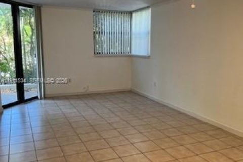 Condo in Key Biscayne, Florida, 1 bedroom  № 2018935 - photo 5