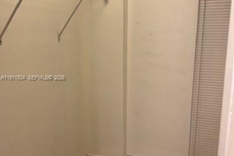 Condo in Key Biscayne, Florida, 1 bedroom  № 2018935 - photo 8