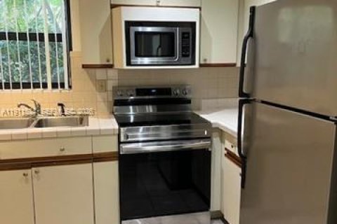 Condo in Key Biscayne, Florida, 1 bedroom  № 2018935 - photo 3