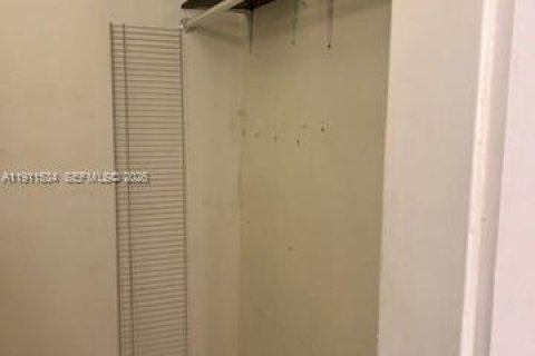 Condo in Key Biscayne, Florida, 1 bedroom  № 2018935 - photo 9