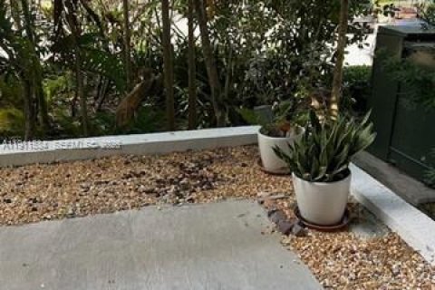 Condo in Key Biscayne, Florida, 1 bedroom  № 2018935 - photo 15