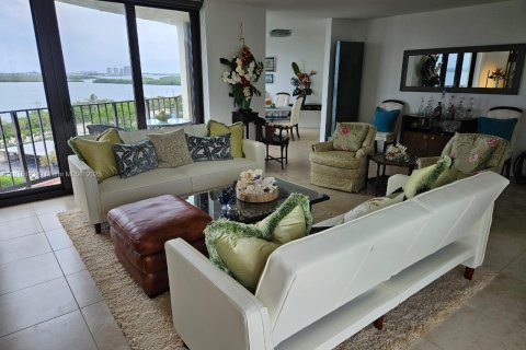 Снять в аренду кондоминиум в Ривьера-Бич, Флорида 2 спальни, 135.36м2, № 1766746 - фото 10