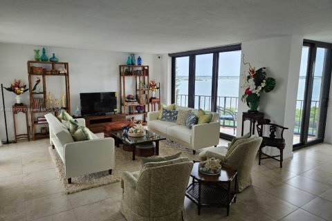 Снять в аренду кондоминиум в Ривьера-Бич, Флорида 2 спальни, 135.36м2, № 1766746 - фото 2