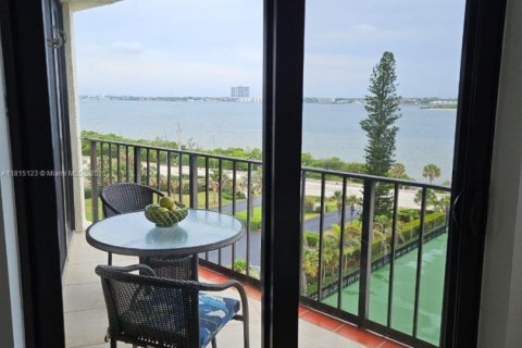 Снять в аренду кондоминиум в Ривьера-Бич, Флорида 2 спальни, 135.36м2, № 1766746 - фото 21