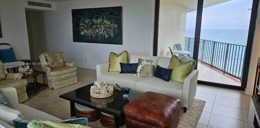 Кондоминиум с 2 спальнями в Ривьера-Бич, Флорида № 1766746