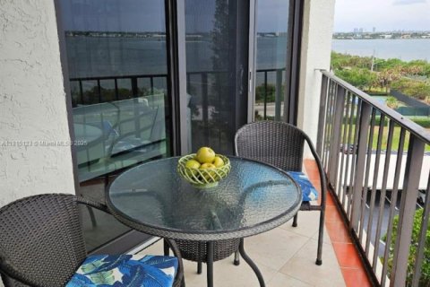 Снять в аренду кондоминиум в Ривьера-Бич, Флорида 2 спальни, 135.36м2, № 1766746 - фото 9