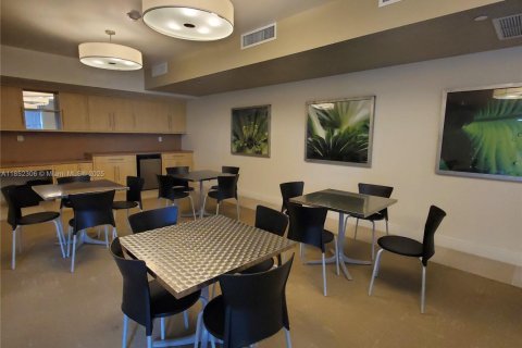 Condominio en venta en Miami, Florida, 1 dormitorio, 76.55 m2 № 1877526 - foto 12