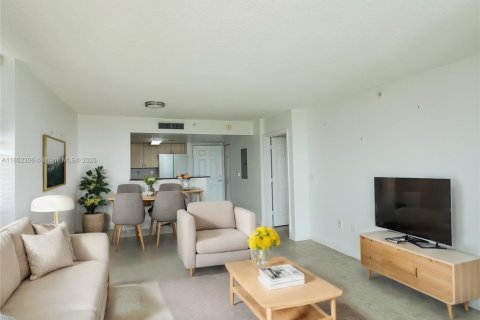 Condominio en venta en Miami, Florida, 1 dormitorio, 76.55 m2 № 1877526 - foto 2