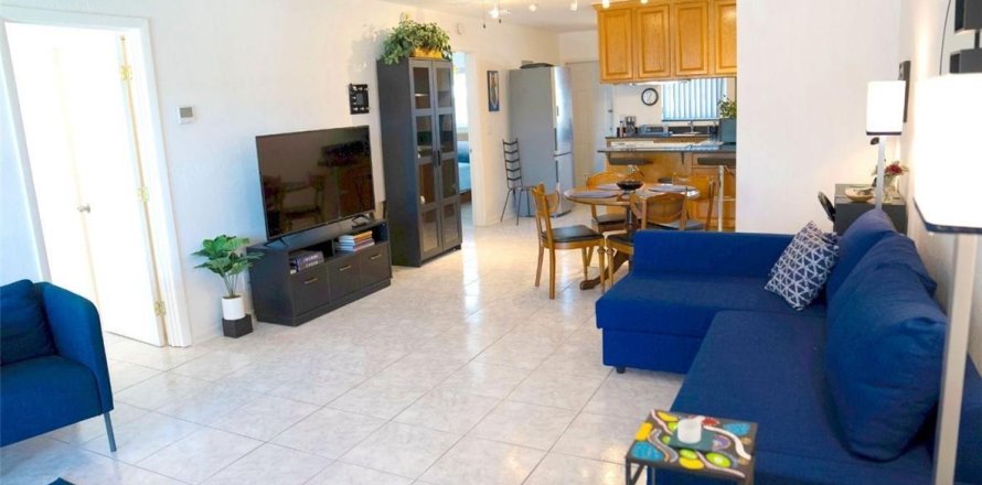 Commercial property in Fort Lauderdale, Florida 203.36 sq.m. № 179484