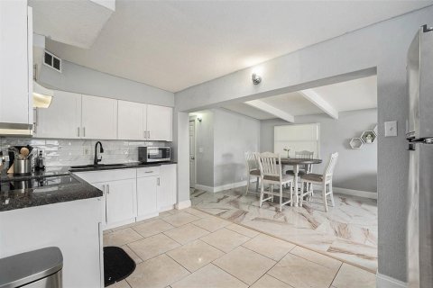 Villa ou maison à vendre à Tampa, Floride: 3 chambres, 117.43 m2 № 1873671 - photo 12