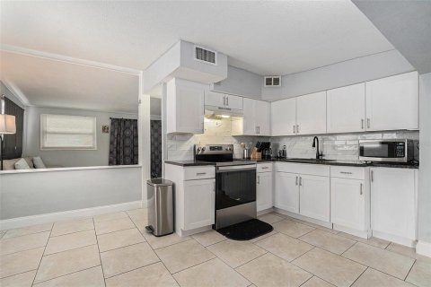 Villa ou maison à vendre à Tampa, Floride: 3 chambres, 117.43 m2 № 1873671 - photo 15