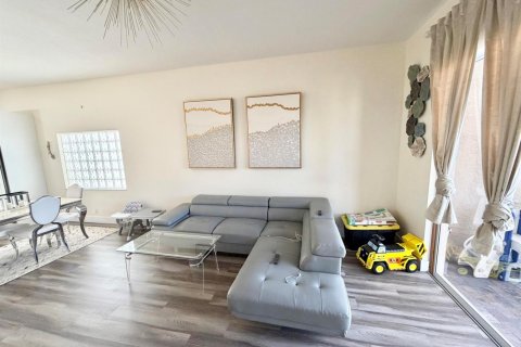 House in Royal Palm Beach, Florida 3 bedrooms, 168.34 sq.m. № 2186705 - photo 7