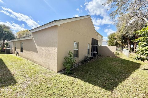 House in Royal Palm Beach, Florida 3 bedrooms, 168.34 sq.m. № 2186705 - photo 16